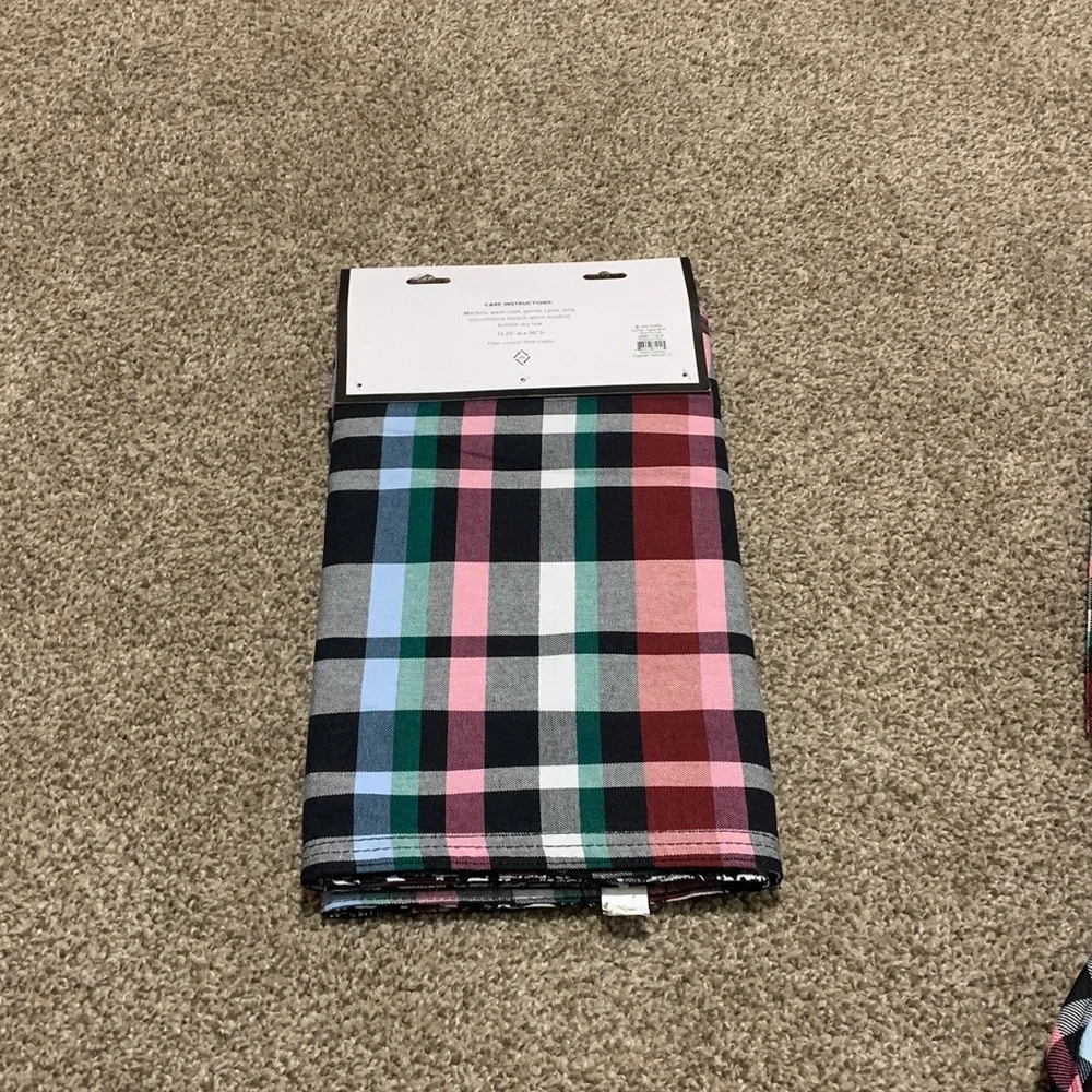 LMT: Vera Bradley 5 Piece Plaid Print Runner, Pot Holder, 2 Dish Towels Set